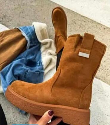 Čizme: Cizmice

NABAVKA
36-41
4300 din 💥 — 1