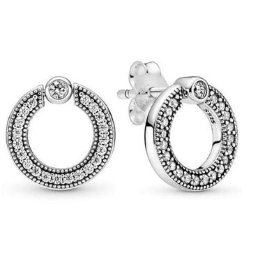 Minđuše: Pandora minđuše
Dobija se u kutijici
Cena:2000din — 6