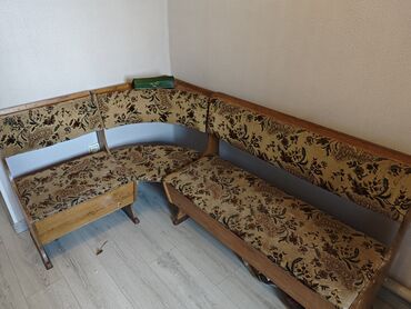 швейные машины: Отдам за 1000 сом вместо со столом. самовывоз