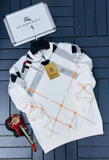 Duksevi: Duksevi 
S m l xl 2xl(pitati za dostupne vel)
Cena 3300 din — 14