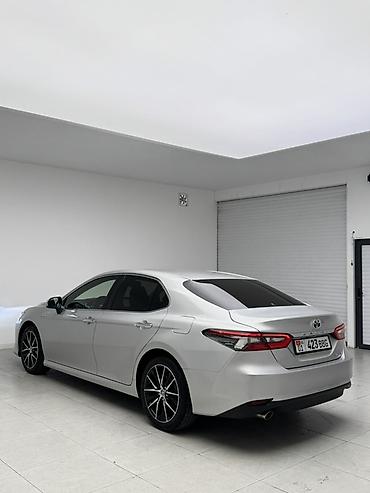 2022: Toyota Camry: 2022 г., 2.5 л, Автомат, Гибрид, Седан — 3