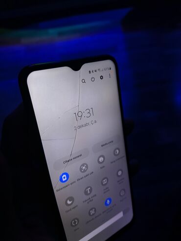 Samsung: Samsung Galaxy A13, 4 GB, rəng - Qara, Qırıq — 6