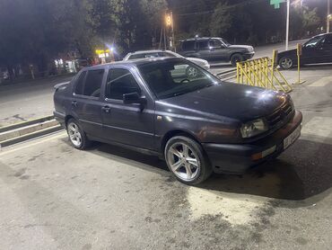 воздушный сигнал на грузовик: Volkswagen Vento: 1995 г., 1.8 л, Механика, Бензин, Седан