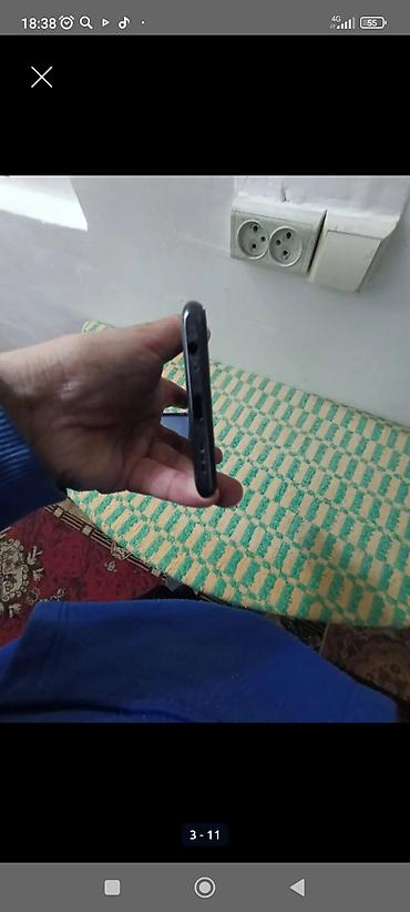 Другие мобильные телефоны: Смартфон с комплектом аксессуаров - Экран: безрамочный с отверстием — 9