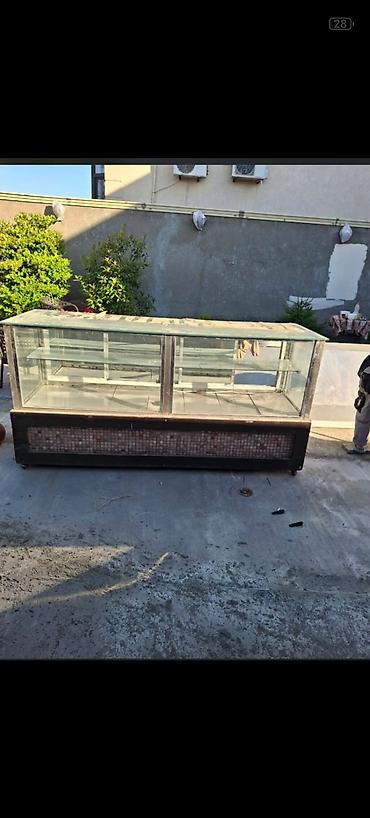 витрин: Şüşə vitrin – mağaza/kafe üçün nümayiş stendi. Uzunlugu 3.40 eni — 1