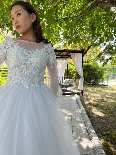 платья на пракат: Свадебное платье, цвет - Белый