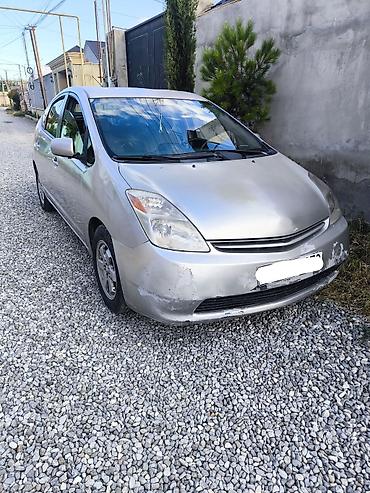 prius qranat: Toyota Prius, gümüşü rəng, 5 qapılı hibrid hetçbek. Texniki — 1