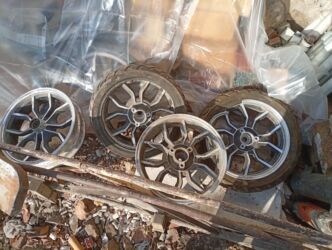 на две машины: Продаю диски на востоновление и хорошие шины на скутер ))) цена