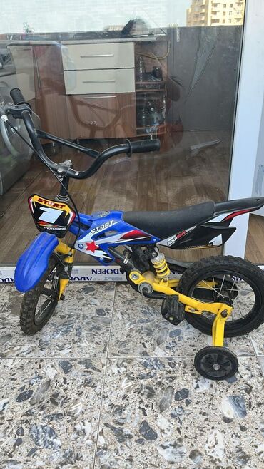 1 yaşdan yuxarı uşaqlar üçün velosipedlər: Новый Четырехколесные Детский велосипед Cube, 18"