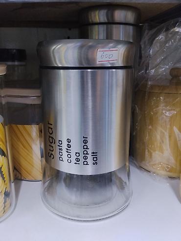 Банка/контейнер для сыпучих продуктов с металлической крышкой. -