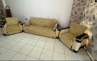 divan üsdükleri: Divan ve 2 kreslo hamsi açlir ve bazali *160 azn.* Unvan hezi aslanov