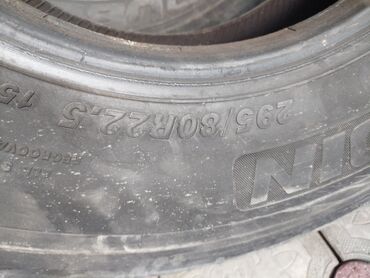 купить разноширокую резину на бмв: 295.80.22.5.бу. 14000 за пару