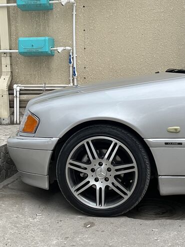 mercedes təkərləri: Disk təkər Mercedes-Benz 245 / 45 / R 17, 5 Boltlu