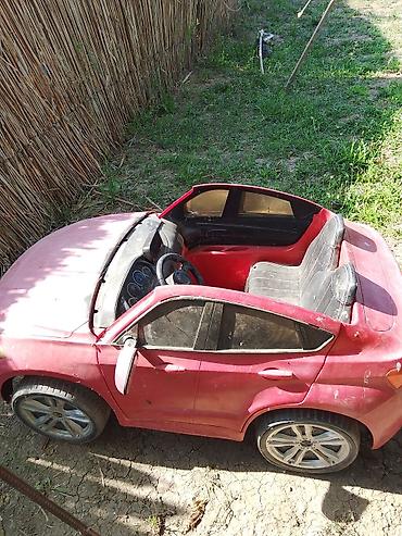 qırmızı gül: Uşaq üçün elektrikli minik maşını toklarinda problemi var akmiyatorla — 2