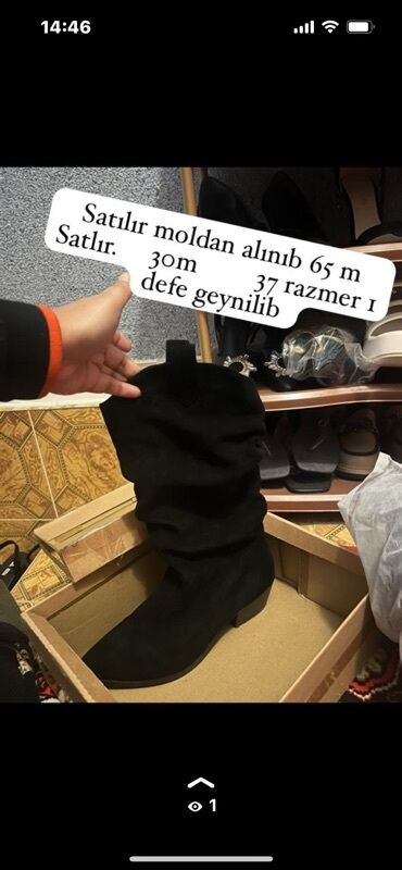 mövsümi çəkmələr: Qadın çəkməsi – qara rəngdə, süet toxumalı, burun hissəsi dairəvi