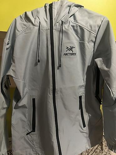 треккинг: Легкая мембранная куртка-штормовка Arc’teryx, серый цвет — 1