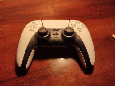 playst: Məhsul: PlayStation 5 DualSense oyun pultu (ağ/qarа) Xüsusiyyətlər: -