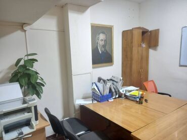 Офисы: Сдаются кабинеты под офис (13, 13, 15 кв.м ) (в стоимость аренды