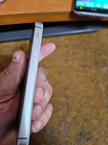 Apple iPhone: Apple iPhone SE (1. generacija), 4” Retina ekran, Touch ID. Kućište u — 2