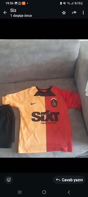 galatasaray: Məhsul: Galatasaray futbol forması (forma + şort) Razmer L Çatdırılma — 1