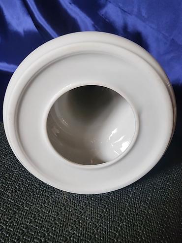 Ostali kućni dekor: Svecnjak nov,vintaz porcelanski. Visina. 18,5cm. Stopa. 11cm — 9