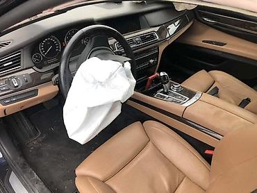 camac za prihranu: BMW 750 2010. GOD. - KOMPLETAN AUTO U DELOVIMA | kompletan auto u — 3