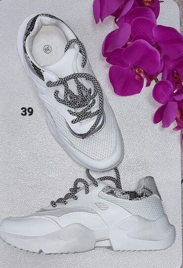 Women's Sneakers and athletic shoes: 41 na lalafo.rs — 4 Women's Sneakers and athletic shoes: 41 — 4