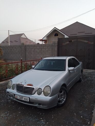 продаю авто мерс: Mercedes-Benz E200 (W210), серебристый седан. Кузов: - Классический