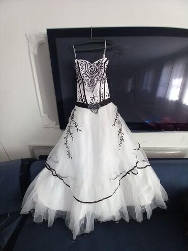 tiffany bela haljina: M (EU 38), bоја - Bela, Večernji, maturski, Na bretele