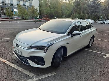 gac aion v: GAC Aion S — полностью электрический седан. цвет- белый жемчуг год — 2