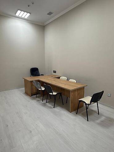 Ofis dəst mebeli: Ofis mebelləri dəsti - Resepsiyon stolu: Ön hissəsi ağ və taxta — 13