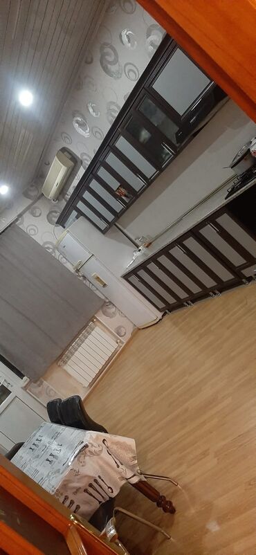 Mənzil kirayələyirəm: 3 otaqlı, 130 kv. m — 4