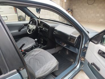 Volkswagen: Volkswagen Passat Variant: 1992 г., 1.8 л, Механика, Бензин, Универсал — 8