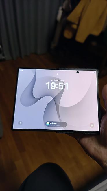 fold: Samsung Galaxy Fold, Б/у — 3