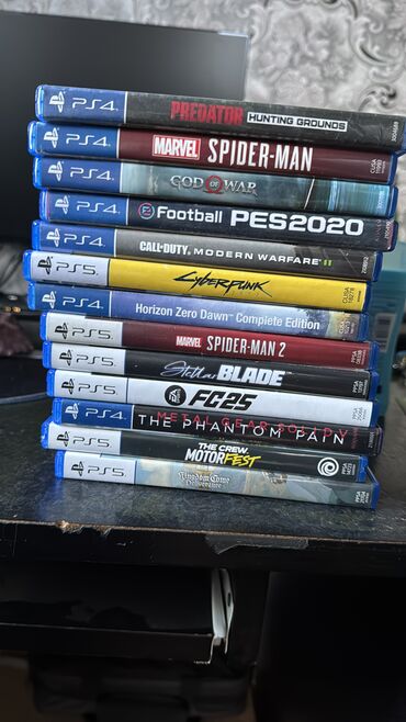 Video oyunlar üçün aksesuarlar: Playstation 5 və 4 diskləri Hamısı bir yerdə 350 manat Mw2 və mgs