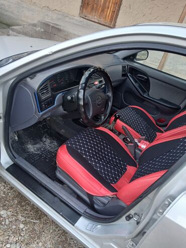 Hyundai: Hyundai Elantra: 2002 г., 1.6 л, Механика, Бензин, Седан — 10