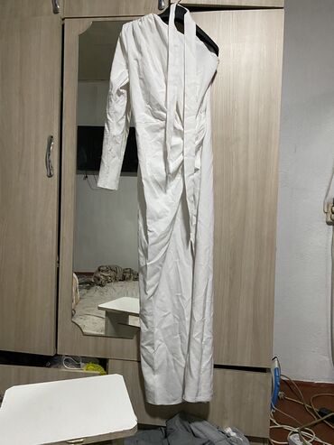 платье с белым воротником: Вечернее платье, Длинная модель, Без рукавов, Один рукав, M (EU 38)