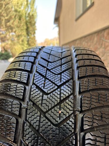машина бемв: Шины 275 / 45 / R 20, Зима, Внедорожные (АТ/МТ), Pirelli