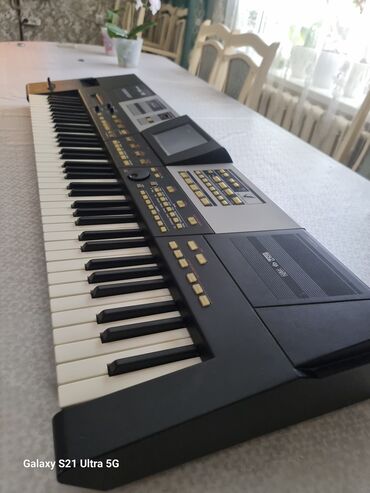 купить синтезатор бу: Продаю синтезатор ROLAND VA-76 
все конпки работают