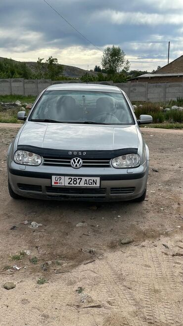 авто аутбек: Продается автомобиль Volkswagen Golf серебристого цвета. Компактный