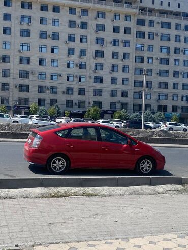 гибрид машина купить: Toyota Prius (второе поколение), пятидверный лифтбек, красный цвет