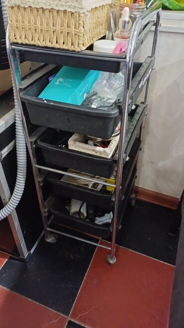 Другое оборудование для салонов красоты: Помошник салон иштеткендер учун.
салондо иштегендер учун