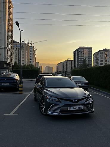 Toyota: Toyota Camry: 2022 г., 2.5 л, Вариатор, Гибрид, Седан — 2