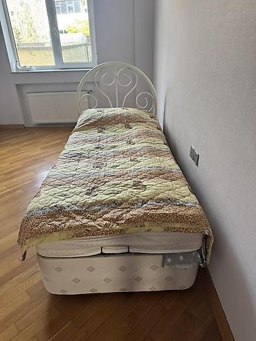 Tək nəfərlik çarpayı Çarpayı satılır. Yaxşı vəziyyətdədir. Alt lalafo.az -da Tək nəfərlik çarpayı Çarpayı satılır. Yaxşı vəziyyətdədir. Alt
