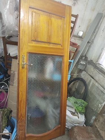 Şüşəli taxta qapı - Material: təbii ağac (taxta karkas), laklı səth -