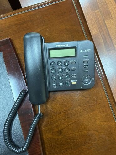 Rover: Panasonic masaüstü telefon Xüsusiyyətlər: - Simli ofis/ev telefonu -