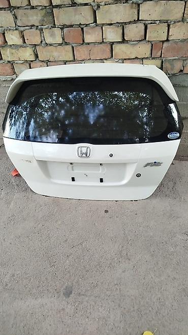 химия авто: Крышка багажника (дверь пятой двери) для Honda Fit (эмблема Fit на — 1