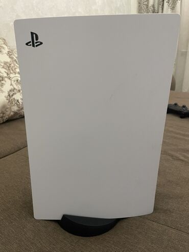 диски на сони плейстейшен 5: Игровая консоль Sony PlayStation 5 в белом корпусе, предназначенная