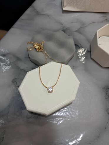 qizil halqa sirgalar: Boyunbağı, Swarovski, Pulsuz çatdırılma