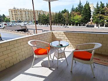 kirayə evlar: İcarəyə verilir 2 otaqlı yeni tikili 90 m², Gənclik m. 1 200 AZN/ay 2 — 4